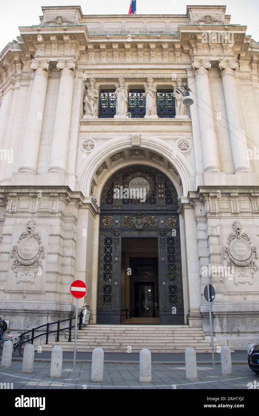 Milano Italia 21 Marzo 2019 : Logo della Banca d'Italia, edificio per  uffici a Milano Foto stock - Alamy