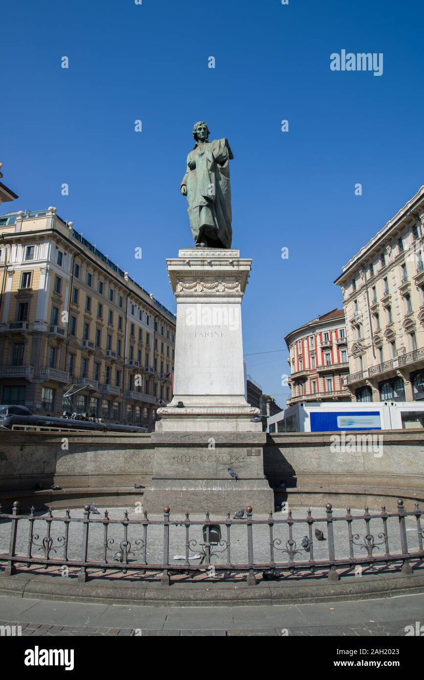 Milano Italia 21 Marzo 2019 : un monumento di Giuseppe Parini, Piazza Cordusio a Milano Foto Stock