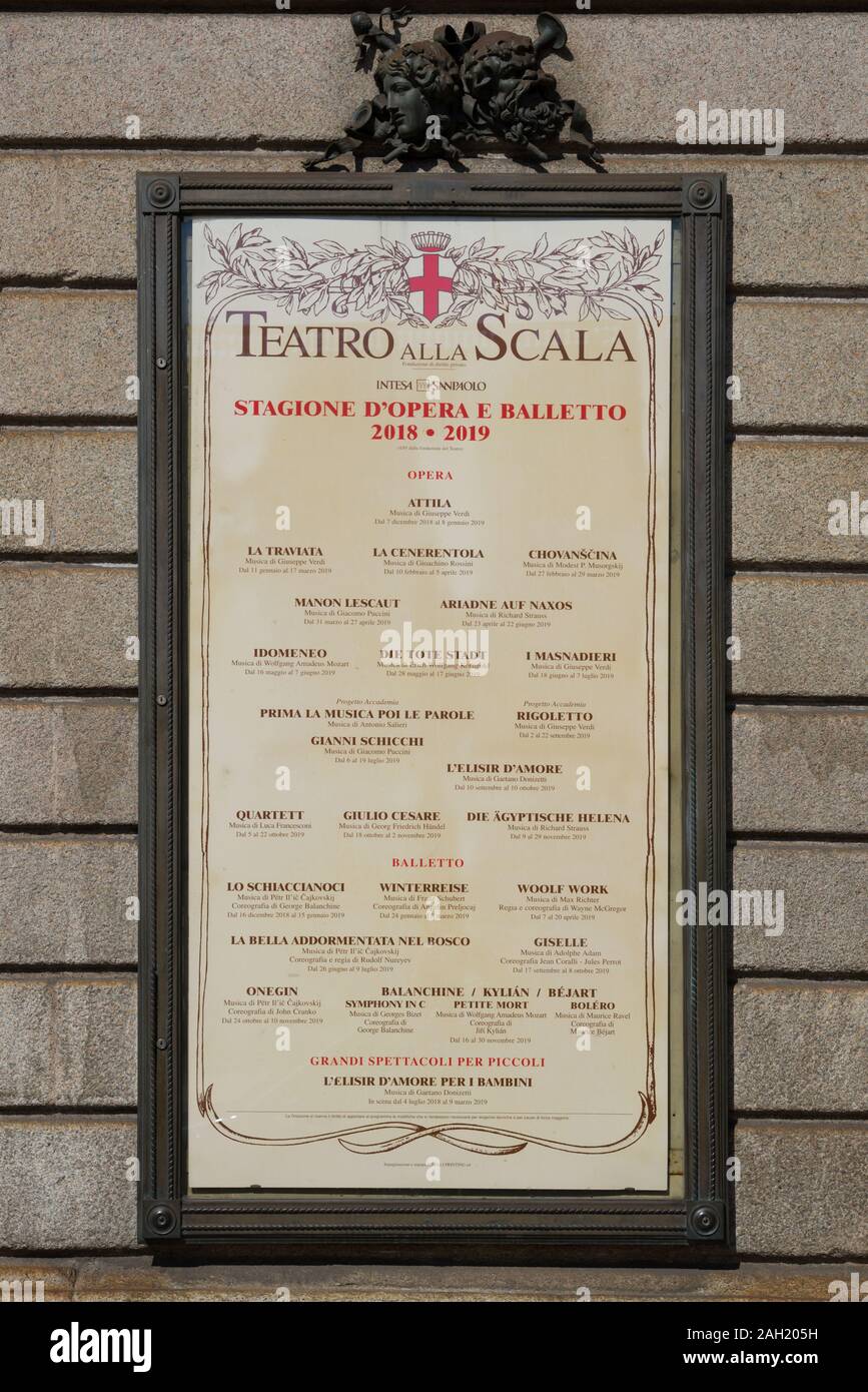Milano Italia 21 Marzo 2019 :"Teatro alla Scala', poster delle  rappresentazioni teatrali programmi , Stagione lirica e di balletto 2018 -  2019 Foto stock - Alamy