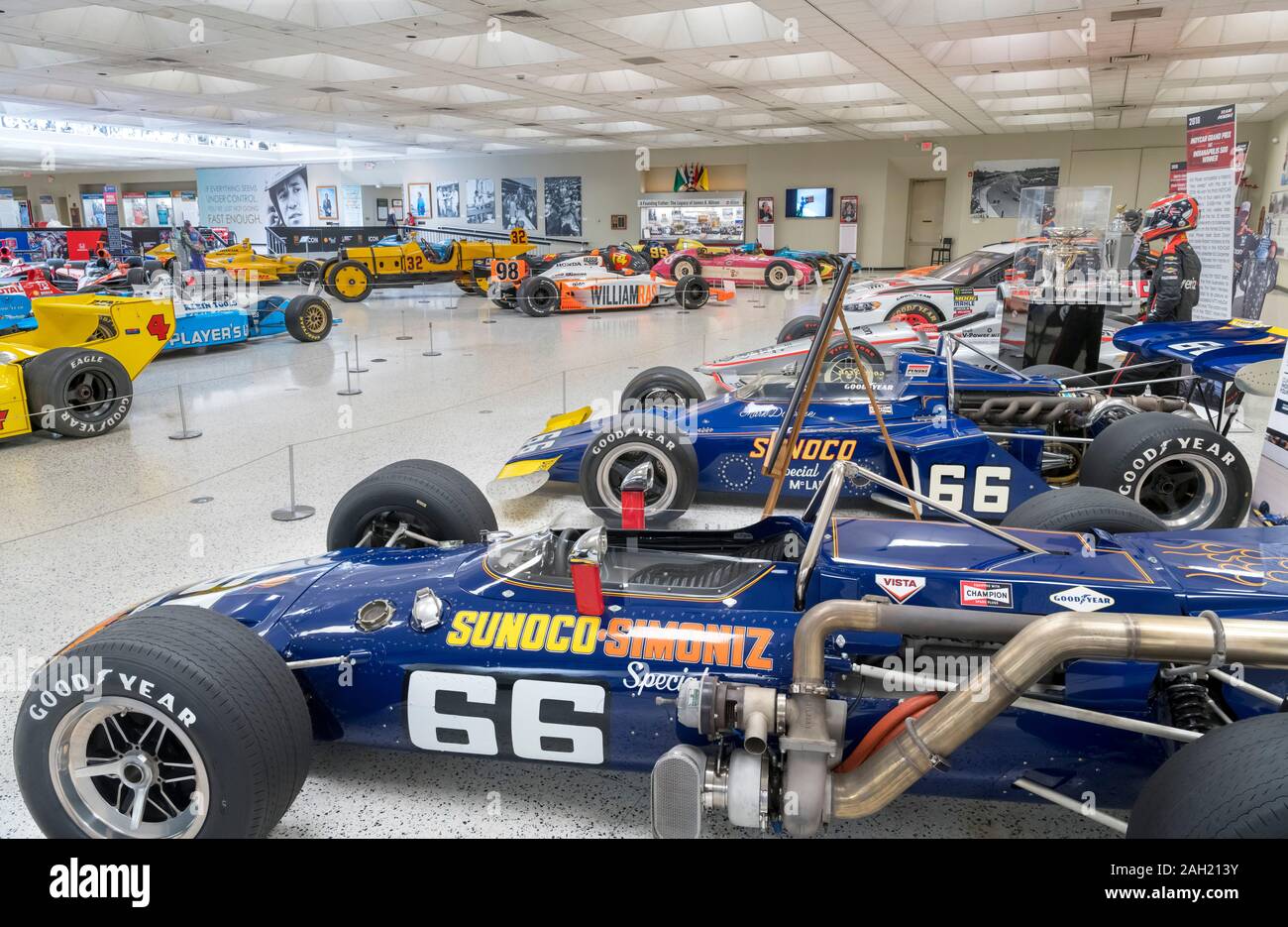 Interno del Motor Speedway di Indianapolis Museum, Indianapolis, Indiana, Stati Uniti d'America. La Speedway è la casa di Indianapolis 500 gara. Foto Stock