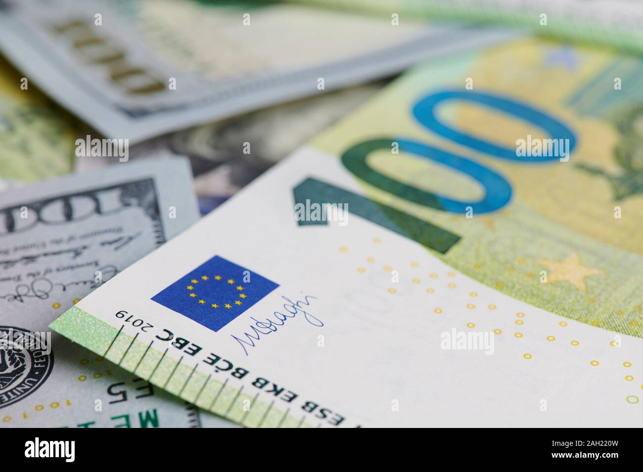 Euro e Dollaro denaro macro sfondo vista ravvicinata Foto Stock