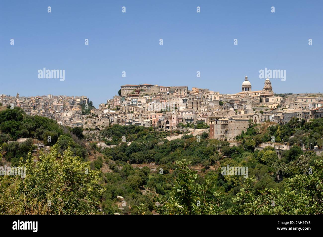 Italia Sicilia Ragusa , 03 luglio 2007: Panoramica di Ragusa e la Cattedrale di San Giorgio Foto Stock