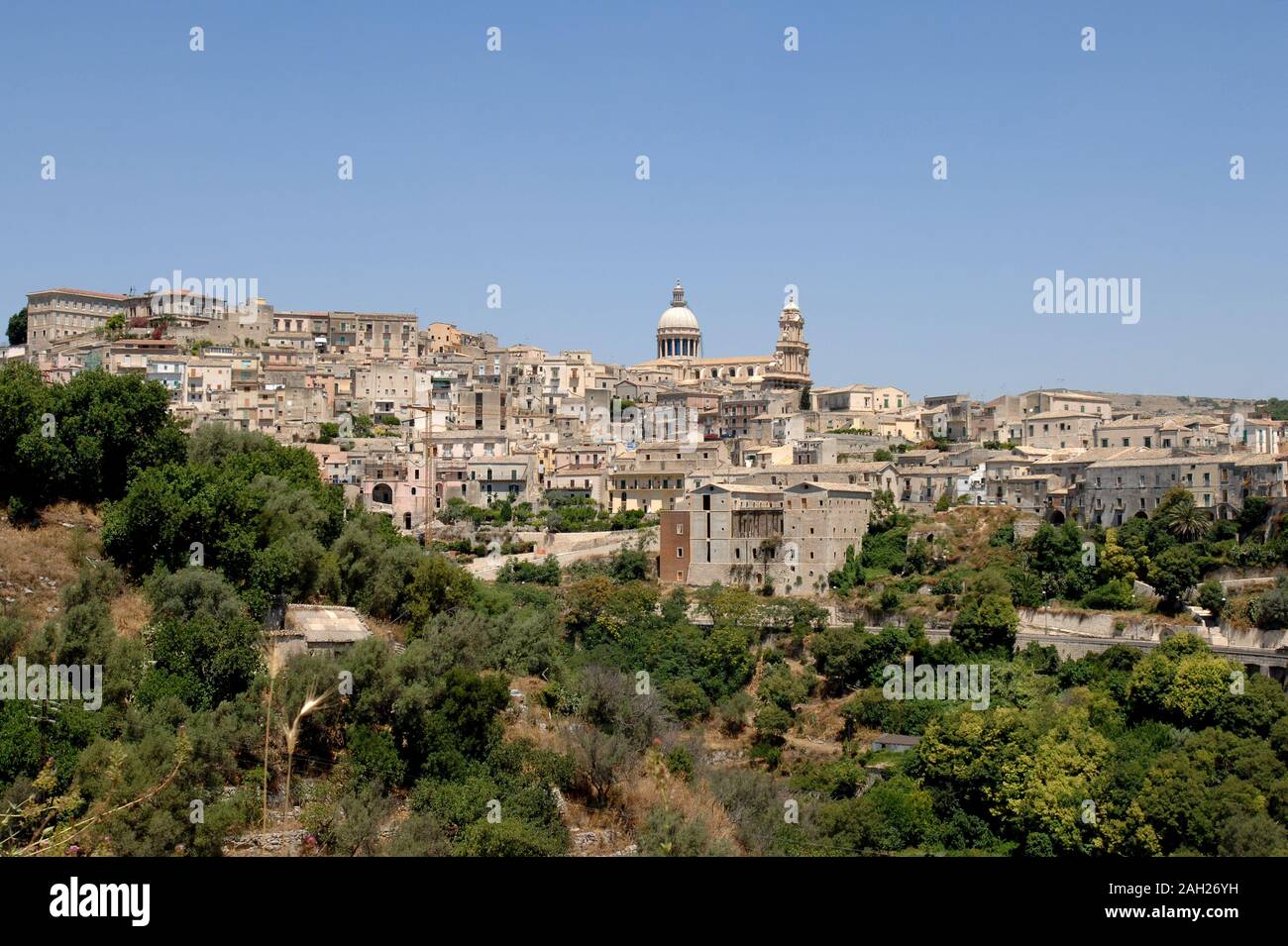 Italia Sicilia Ragusa , 03 luglio 2007: Panoramica di Ragusa e la Cattedrale di San Giorgio Foto Stock