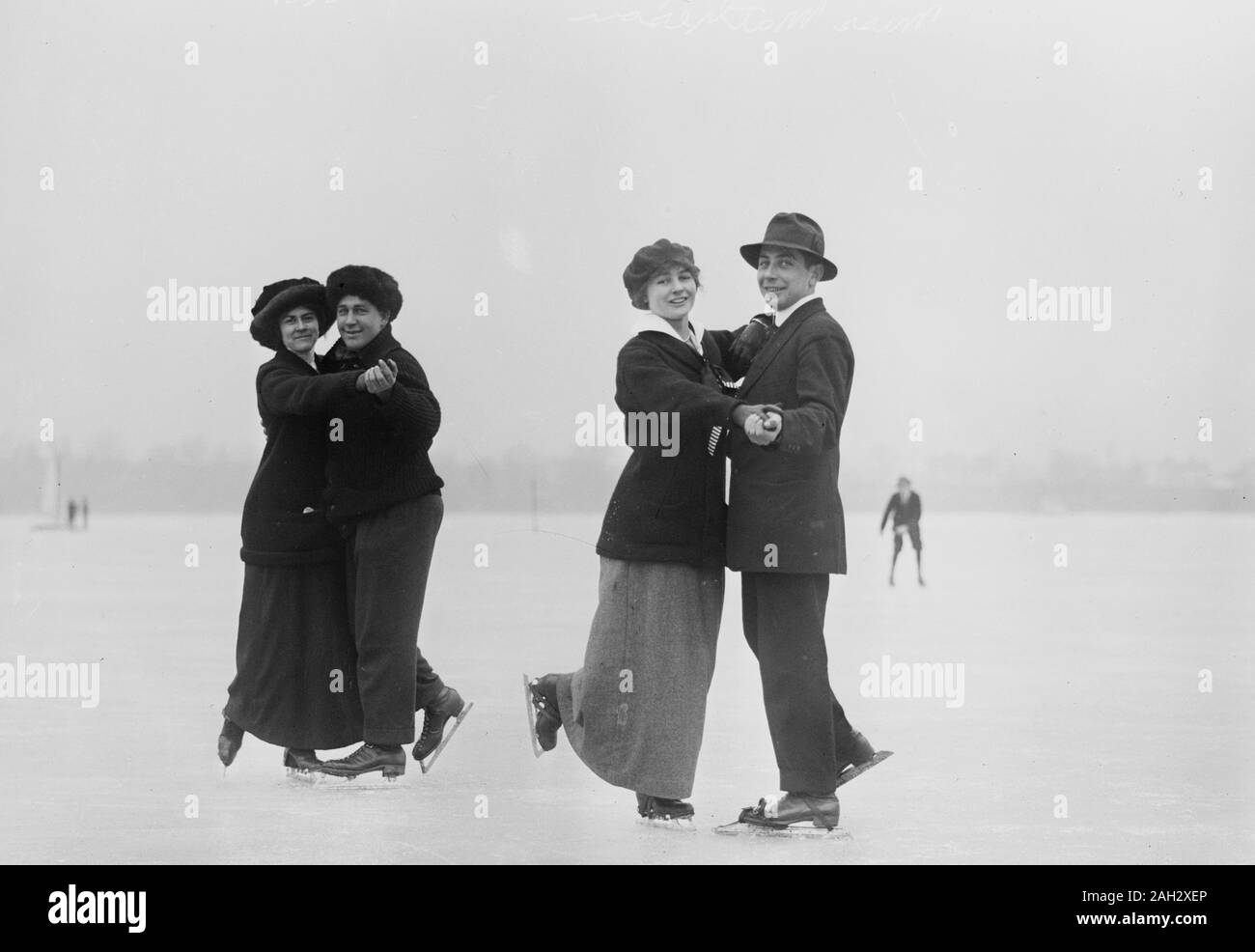 Fred e scaglie Flo Coine; Frank Thompson e la Sig.ra Matheson -- pattinaggio sul ghiaccio ca. 1910-1915 Foto Stock