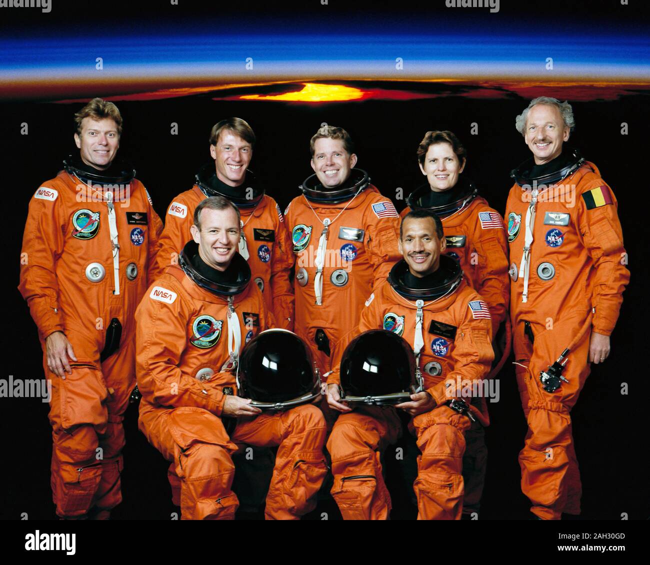Ritratto ufficiale di STS-45 Atlantis, OV-104, il suo equipaggio Foto Stock