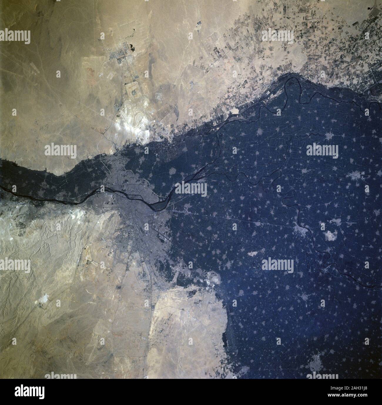 Il suo equipaggio, come astronauti 30 anni fa e ho trovato che il fiume Nilo e la sua cospicua delta un irresistibile bersaglio foto dallo spazio, in questo caso dalla navetta spaziale Atlantis' overhead di windows. Foto Stock