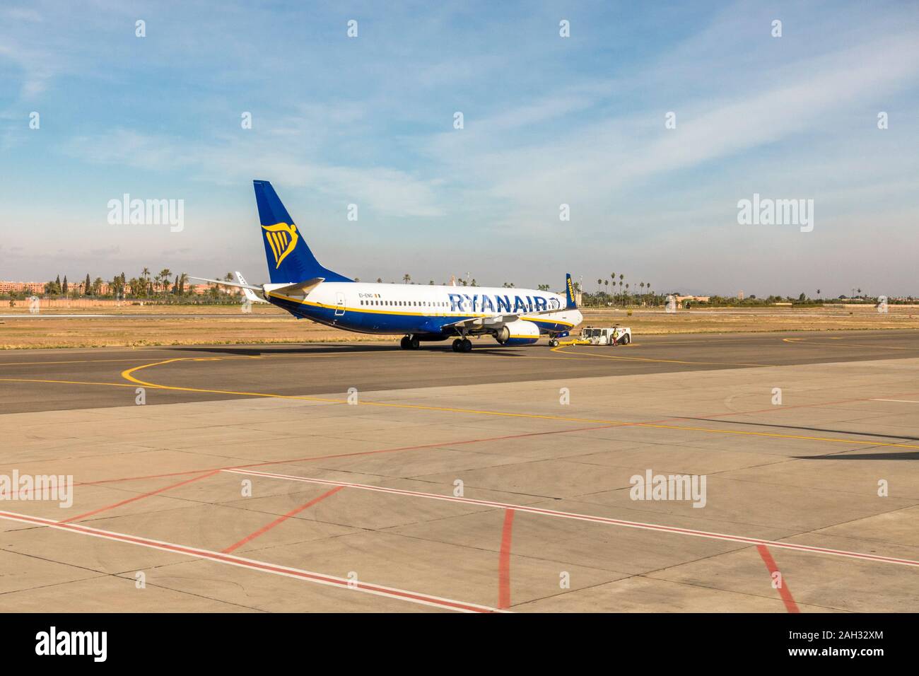 Aeromobili di Ryanair, sulla pista dell'Aeroporto di Marrakech, Marocco. Foto Stock