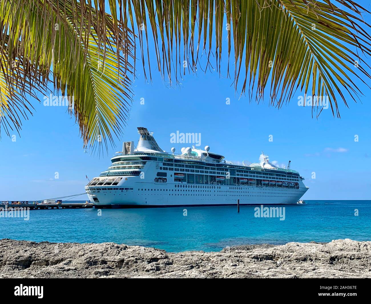 Il lusso e esotici Caribbean Cruise attraccata a Cococay Foto Stock