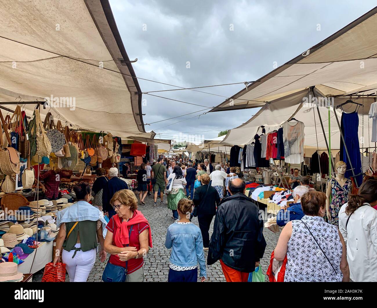 VILA NOVA DE CERVEIRA, Portogallo - 27 LUG 2019: Portoghese famosa tradizionale mercato di strada Foto Stock