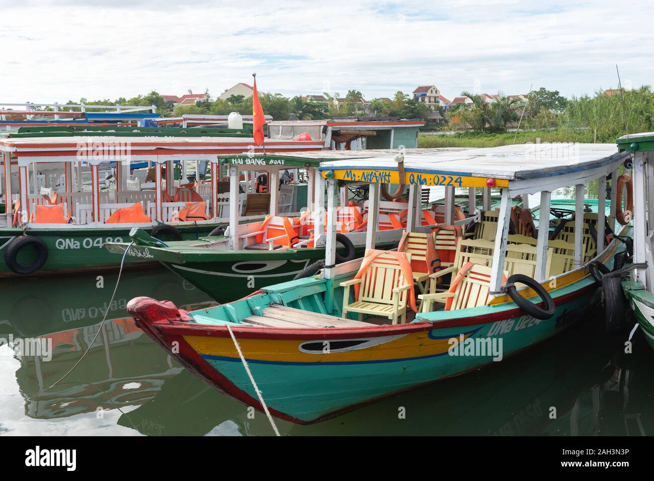 L antica città di Hoi An, il Vietnam è una popolare località turistica. Le strade sono di solito riempiti con i turisti di giorno e di notte. Foto Stock