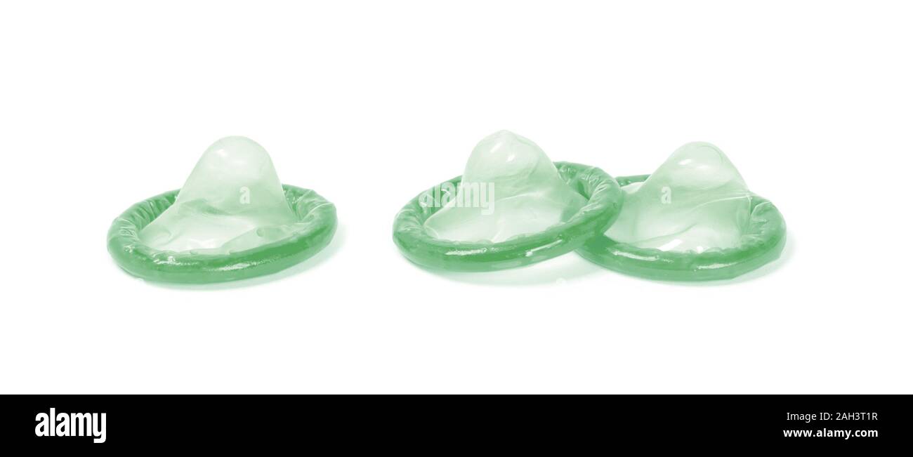 Green preservativo, isolato su uno sfondo bianco Foto Stock