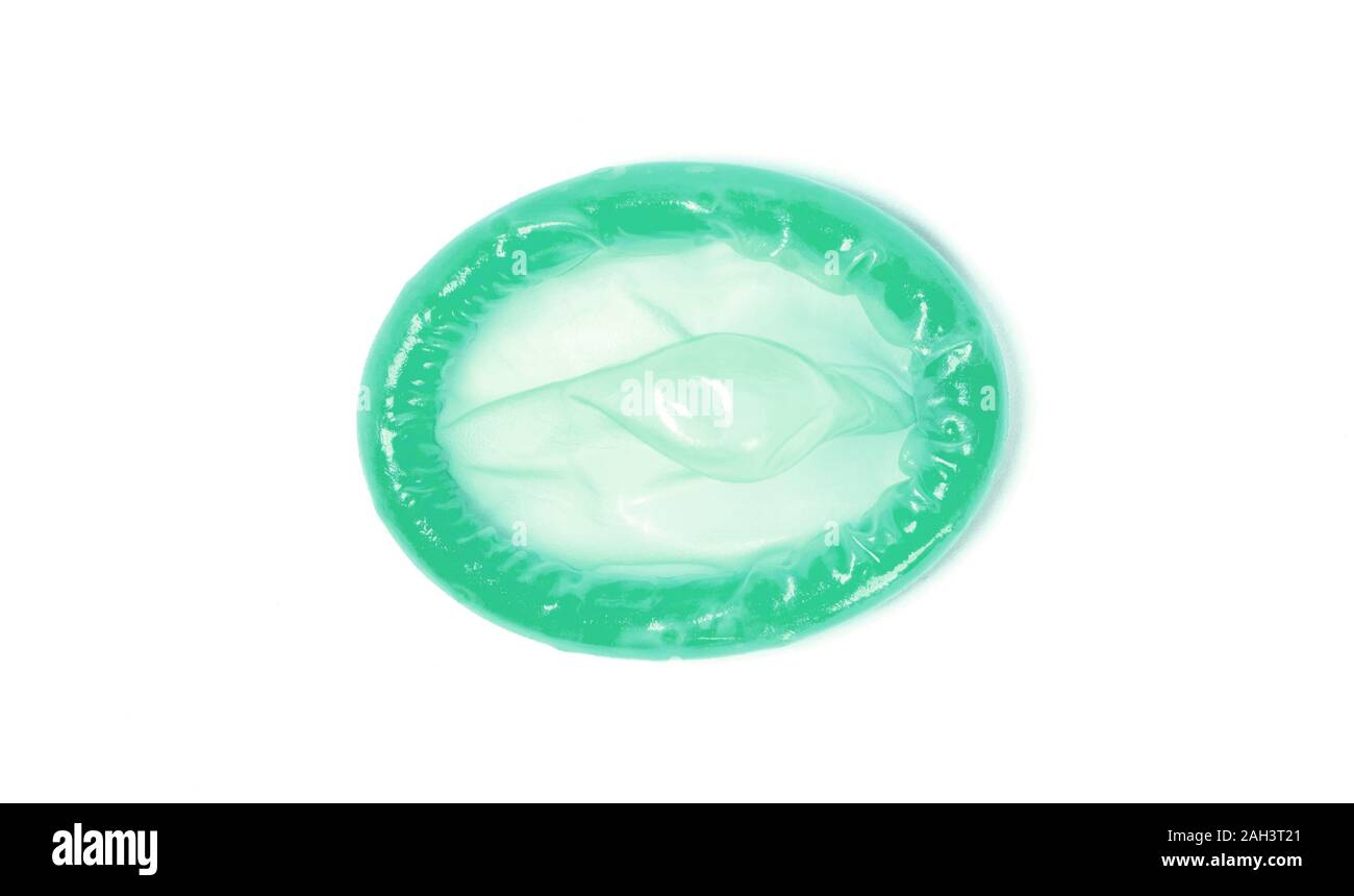 Green preservativo, isolato su uno sfondo bianco Foto Stock