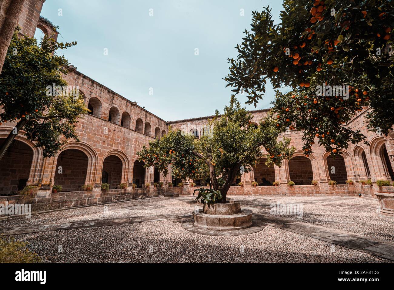 Vista di un chiostro medievale in Estremadura, Spagna Foto Stock