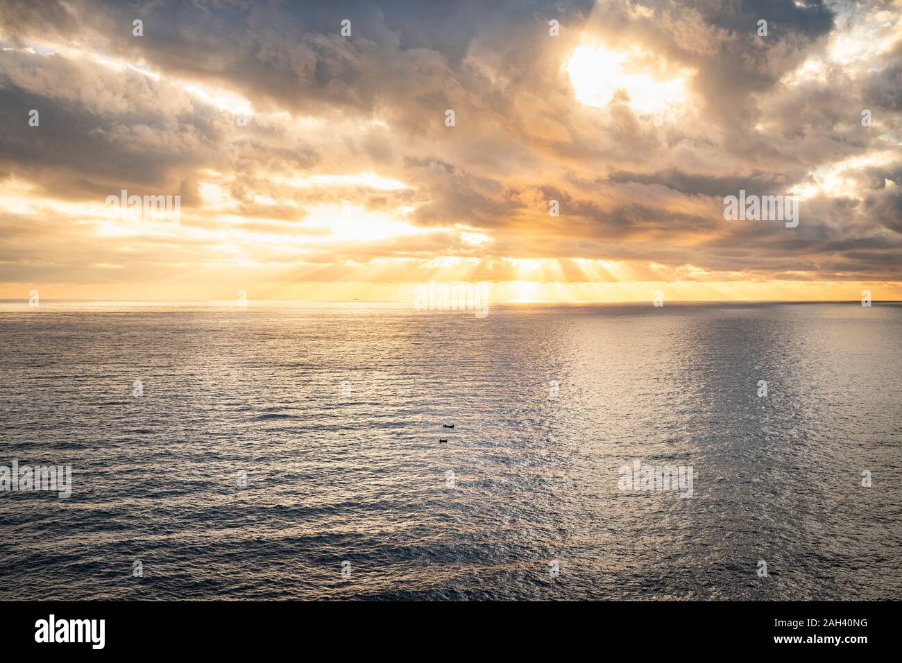 Mare Mediterraneo al tramonto vicino a Vernazza, Liguria, Italia Foto Stock