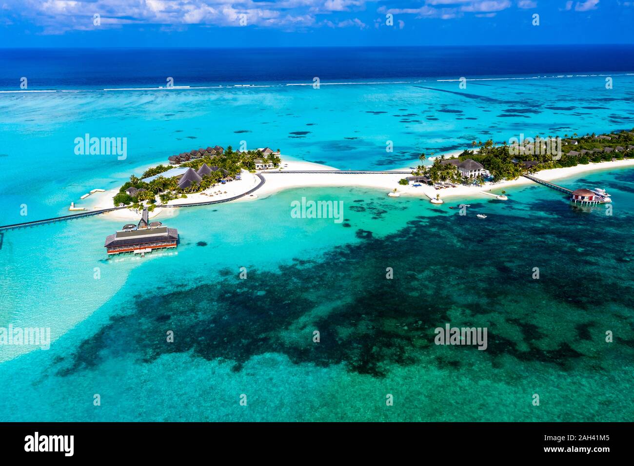 Maldive, South Male Atoll, Kaafu Atoll, vista aerea di resort sull'isola Foto Stock