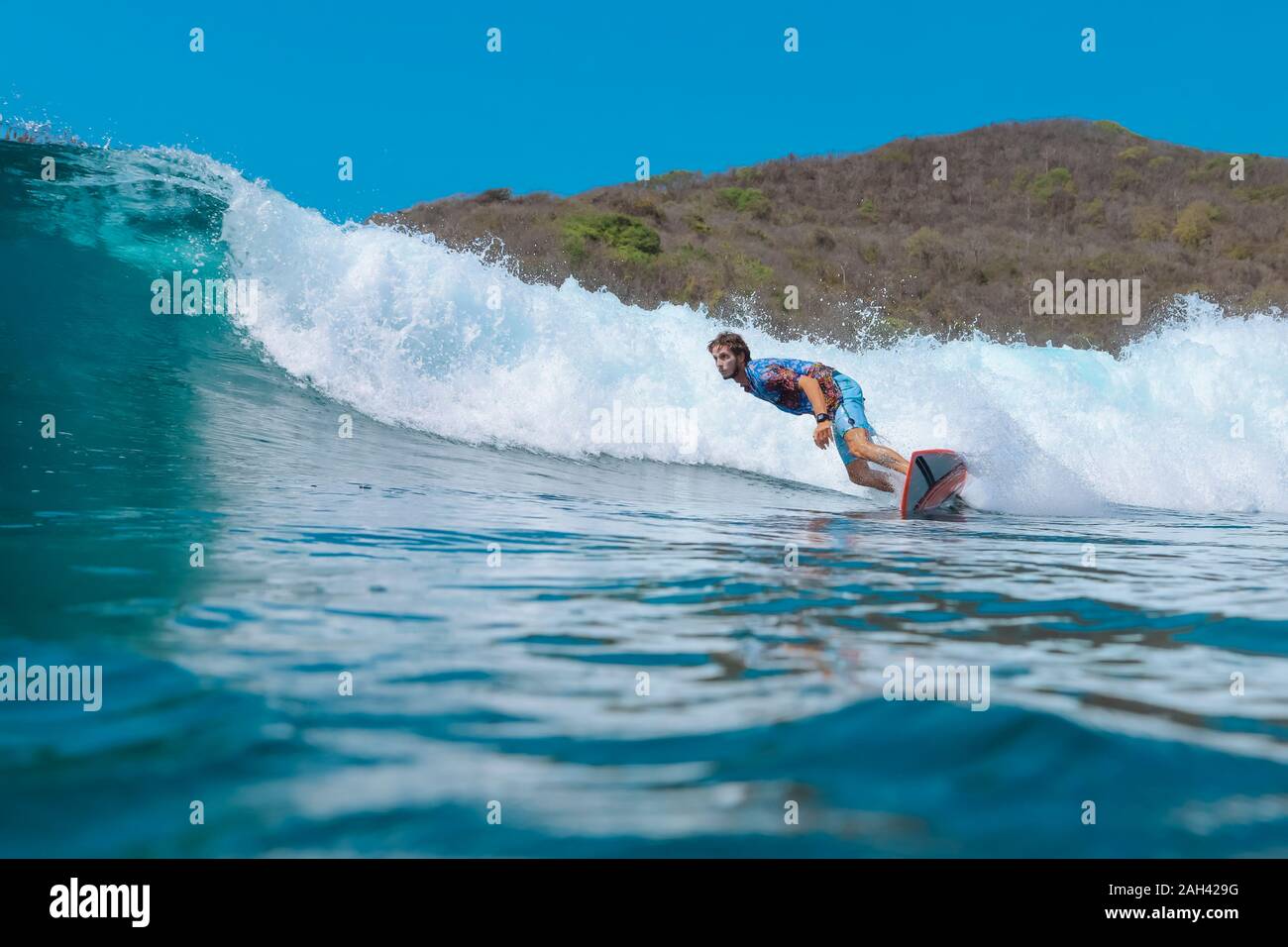 Surfista, isola di Bali, Indonesia Foto Stock