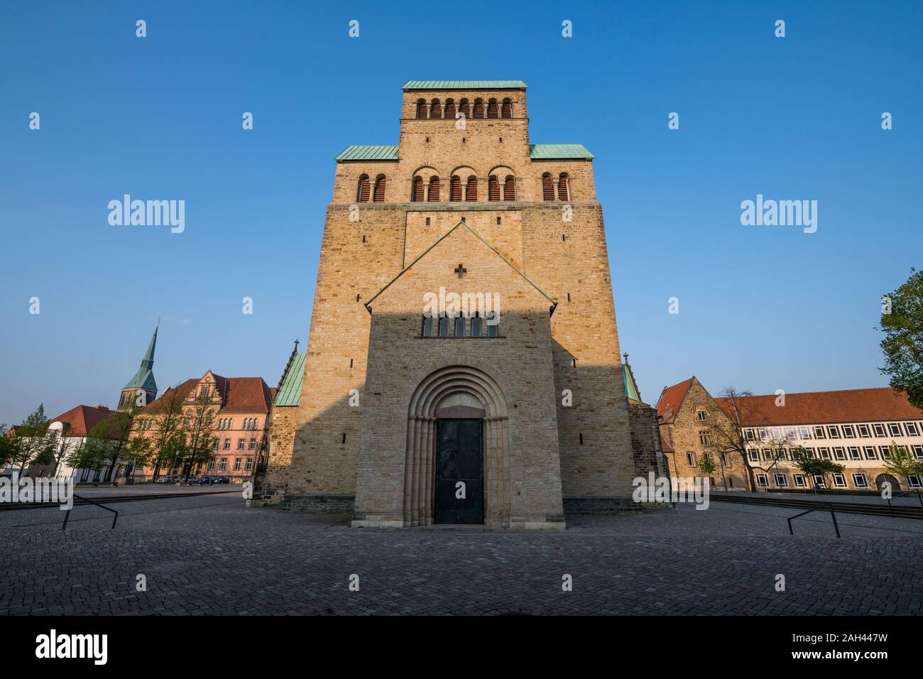 Germania, Bassa Sassonia, Hildesheim, ingresso della cattedrale di Hildesheim Foto Stock