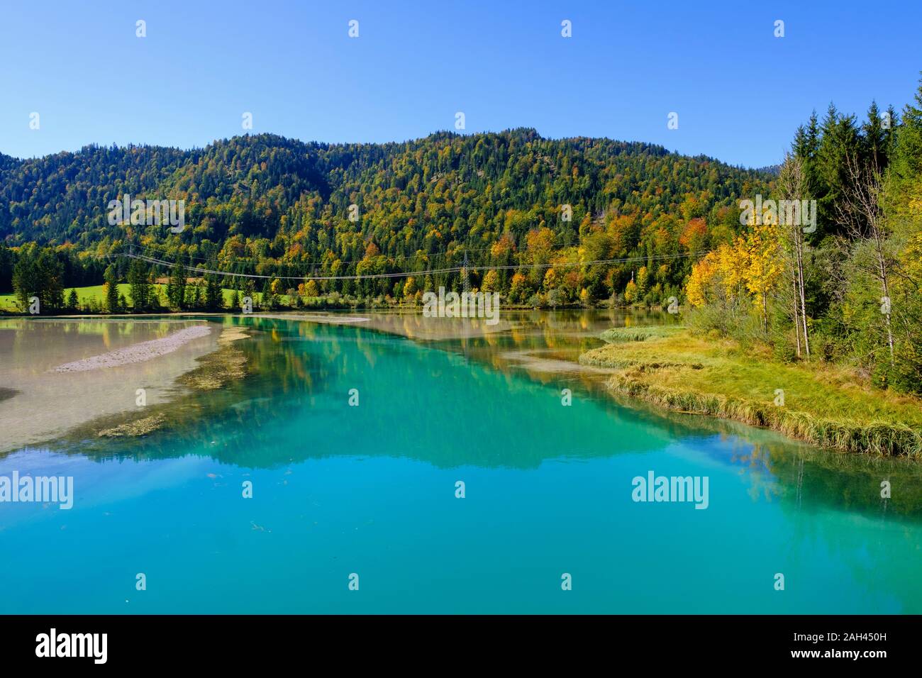 In Germania, in Baviera, Wallgau, vista panoramica del serbatoio Sachensee su Obernach Canal Foto Stock