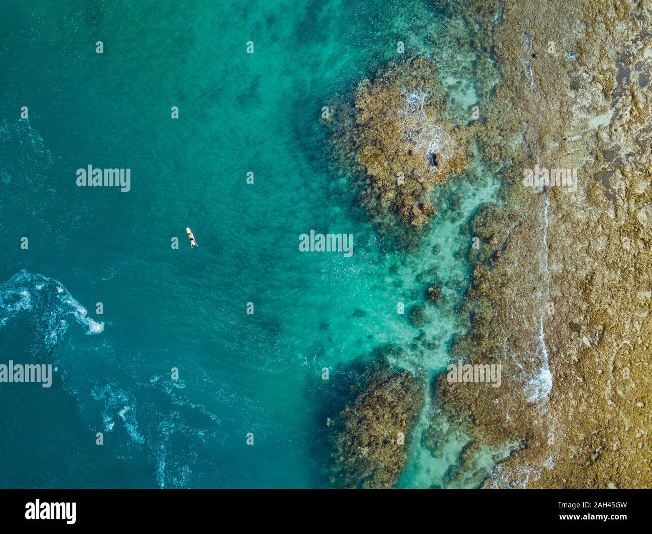 Vista aerea del Surfer, Sumbawa, Indonesia Foto Stock