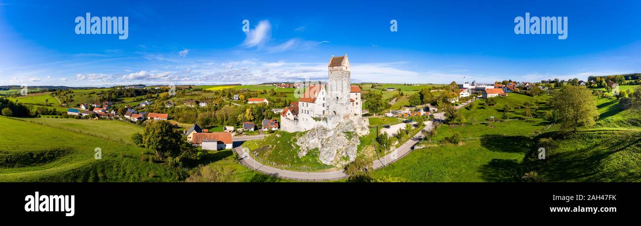 Germania, Baden-Württemberg, Dischingen, Panorama del castello Katzenstein e dintorni case di villaggio Foto Stock