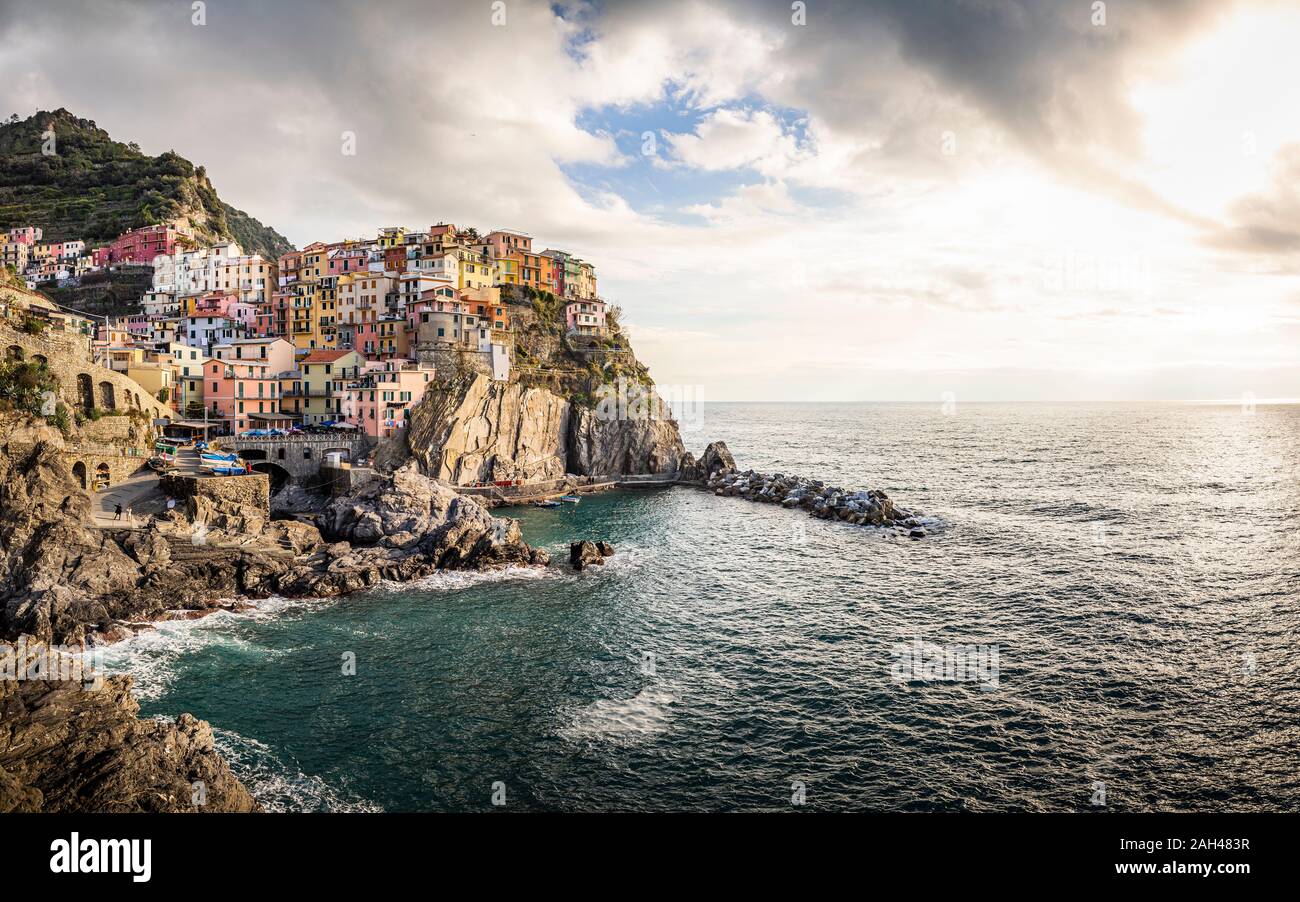 Townscape di Manarola, Liguria, Italia Foto Stock