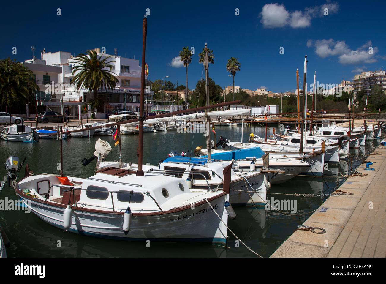 Le barche nel porto a Porto Cristo sull'isola di Maiorca, Spagna. Foto Stock