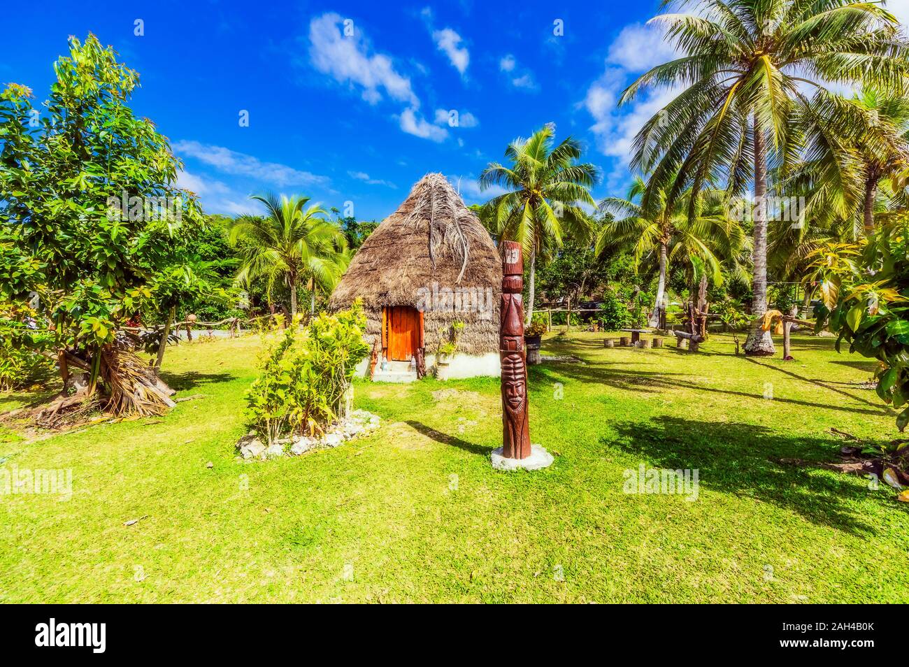 Nuova Caledonia, Lifou, tradizionale Kanak hut Foto Stock