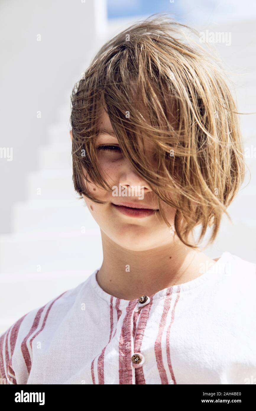 Ritratto di una ragazza con un morbido marrone capelli Foto Stock