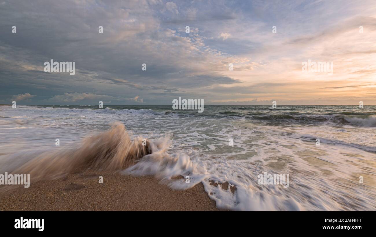 Sunrise all'Oceano Atlantico, Florida, Stati Uniti d'America Foto Stock