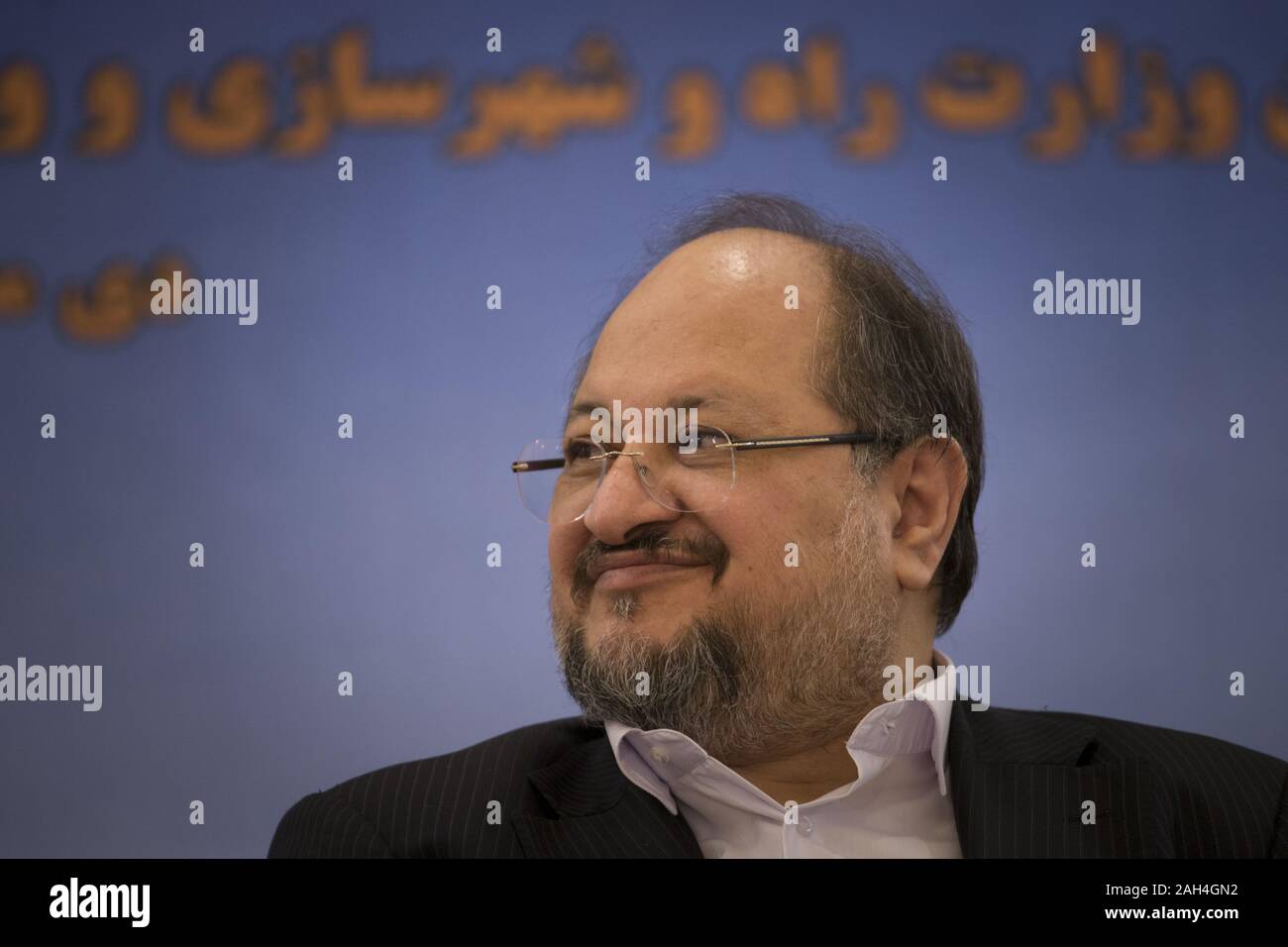 Dicembre 22, 2019, Teheran, Iran: un ritratto di MOHAMMAD SHARIATMADARI, all'Iran il Ministro delle cooperative, del lavoro e della previdenza sociale, in Tehran, Iran. Shariatmadari era nella posizione di Ministro dell'industria, dal 2017 al 2018. Egli ha anche servito come ministro del commercio dal 1997 al 2005 nel gabinetto del Presidente Mohammad Khatami. Egli è stato il presidente della campagna di Hassan Rouhani per il 2017 offerta. Shariatmadari è un riformista e considerato un moderato figura all'interno del camp (in contrasto ad una radicale riformatori), sebbene egli condivide alcune opinioni con i conservatori. (Credito Immagine: © Rouzbeh Fouladi/ZUMA FILO Foto Stock