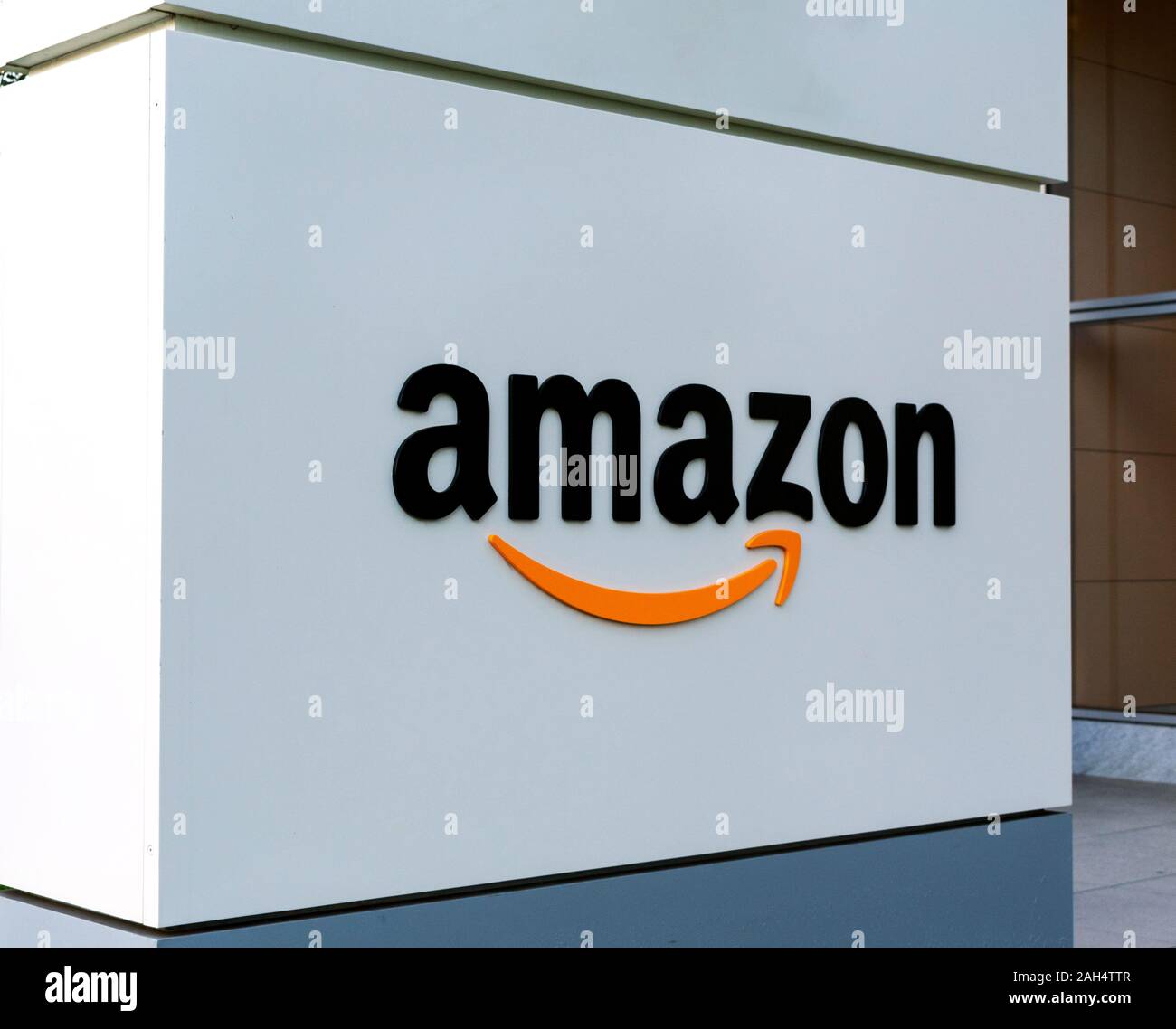 Amazon segno nei pressi dell'ingresso alla Silicon Valley campus di una multinazionale americana technology company, con sede a Seattle, Washington Foto Stock