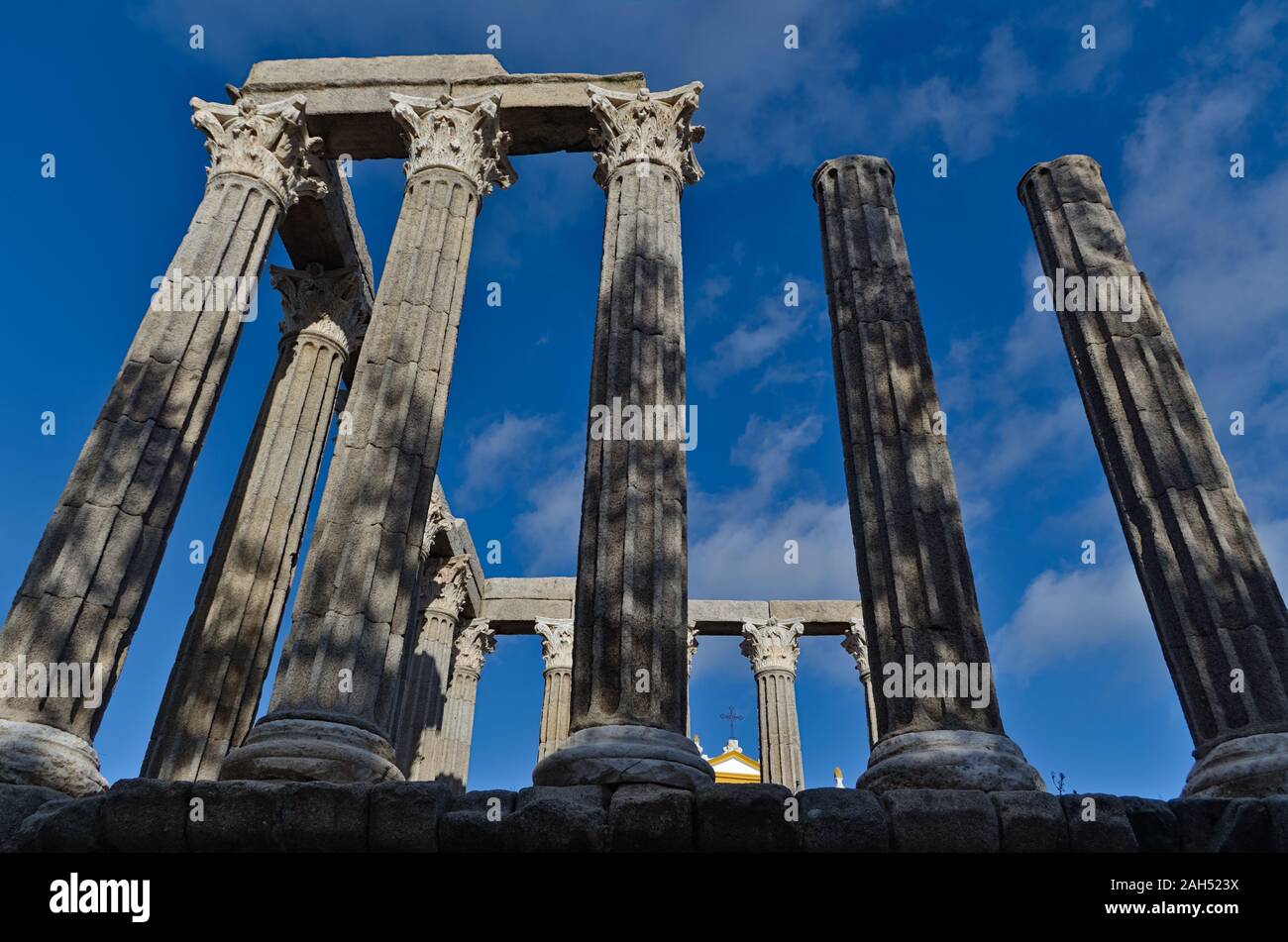 Tempio romano di Evora, famoso punto di riferimento storico in Alentejo, Portogallo Foto Stock
