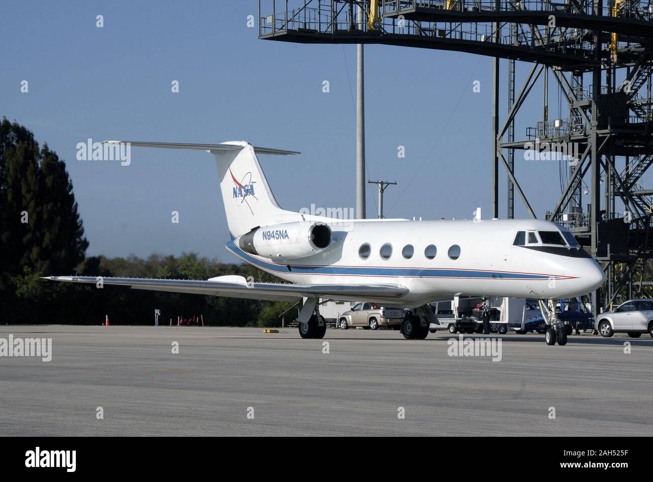 CAPE CANAVERAL, Fla. - sullo shuttle Landing Facility presso la NASA del Kennedy Space Center in Florida, uno degli shuttle aeromobile di addestramento è pronta per STS-119 Commander Lee Archambault o pilota Tony Antonelli per mettere in pratica gli sbarchi navetta sullo shuttle Landing Facility pista. Foto Stock