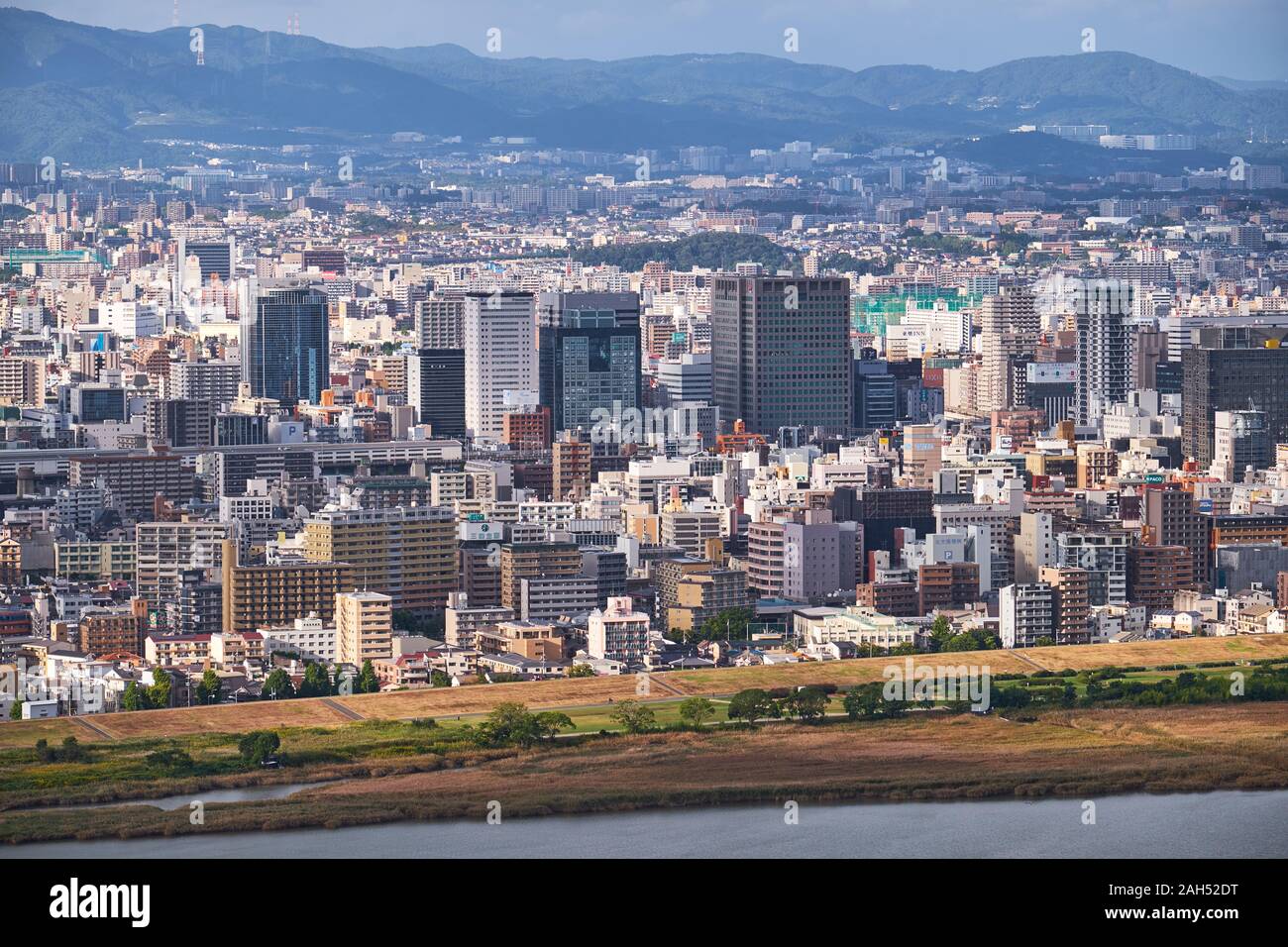 OSAKA, Giappone - 15 ottobre 2019: la vista dei grattacieli della città di quartiere Umeda a Kita downtown come visto da Umeda Sky Building Observa Foto Stock