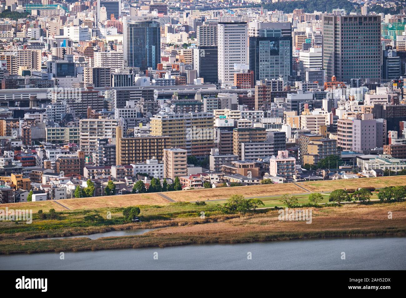 OSAKA, Giappone - 15 ottobre 2019: la vista dei grattacieli della città di quartiere Umeda a Kita downtown come visto da Umeda Sky Building Observa Foto Stock
