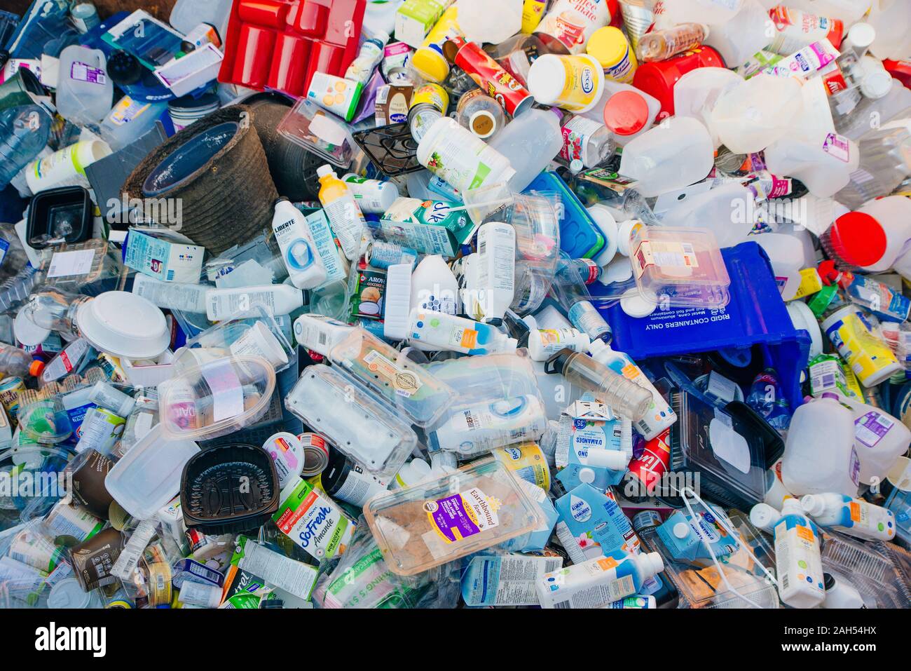 Vancouver Rifiuti Zero Center - Ottobre, 2019 Cestino Riciclaggio di plastica. Foto Stock