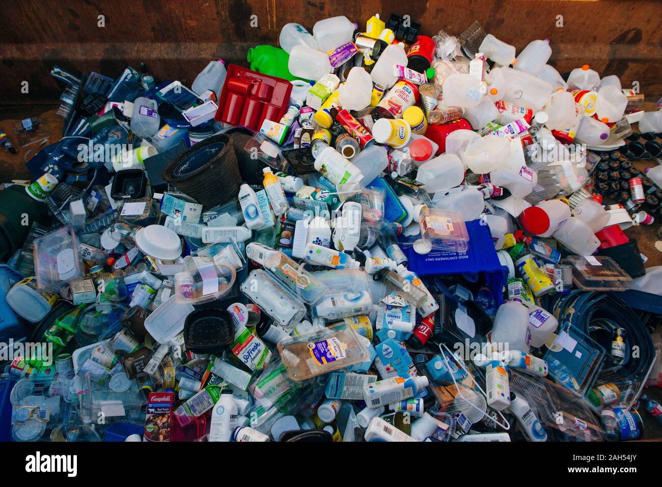 Vancouver Rifiuti Zero Center - Ottobre, 2019 Cestino Riciclaggio di plastica. Foto Stock