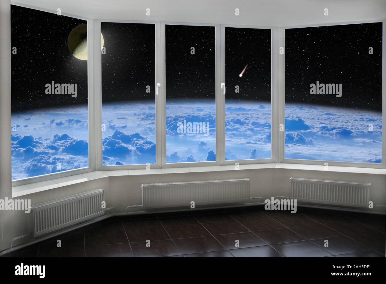 Finestra di camera con vista di spazio al di sopra dell'atmosfera della Terra Luna e cometa cosmo stellato. Camera accogliente con cosmic panorama dalla finestra. Blu cielo sulla terra Foto Stock