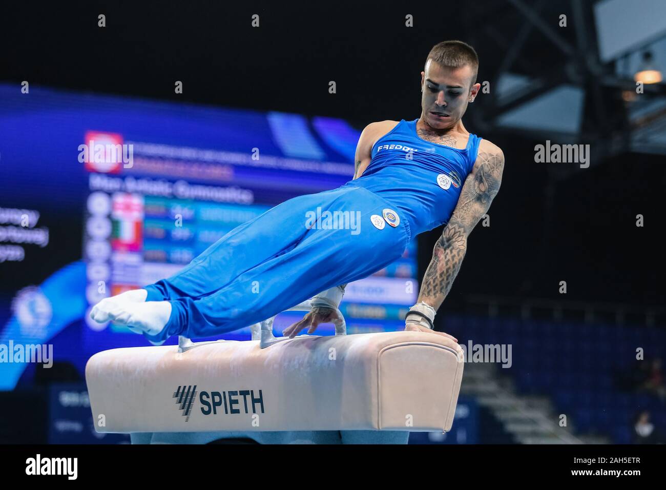 Szczecin, Polonia, 10 Aprile 2019: Nicola Bartolini di Italia compete sul cavallo durante la ginnastica artistica campionati Foto Stock