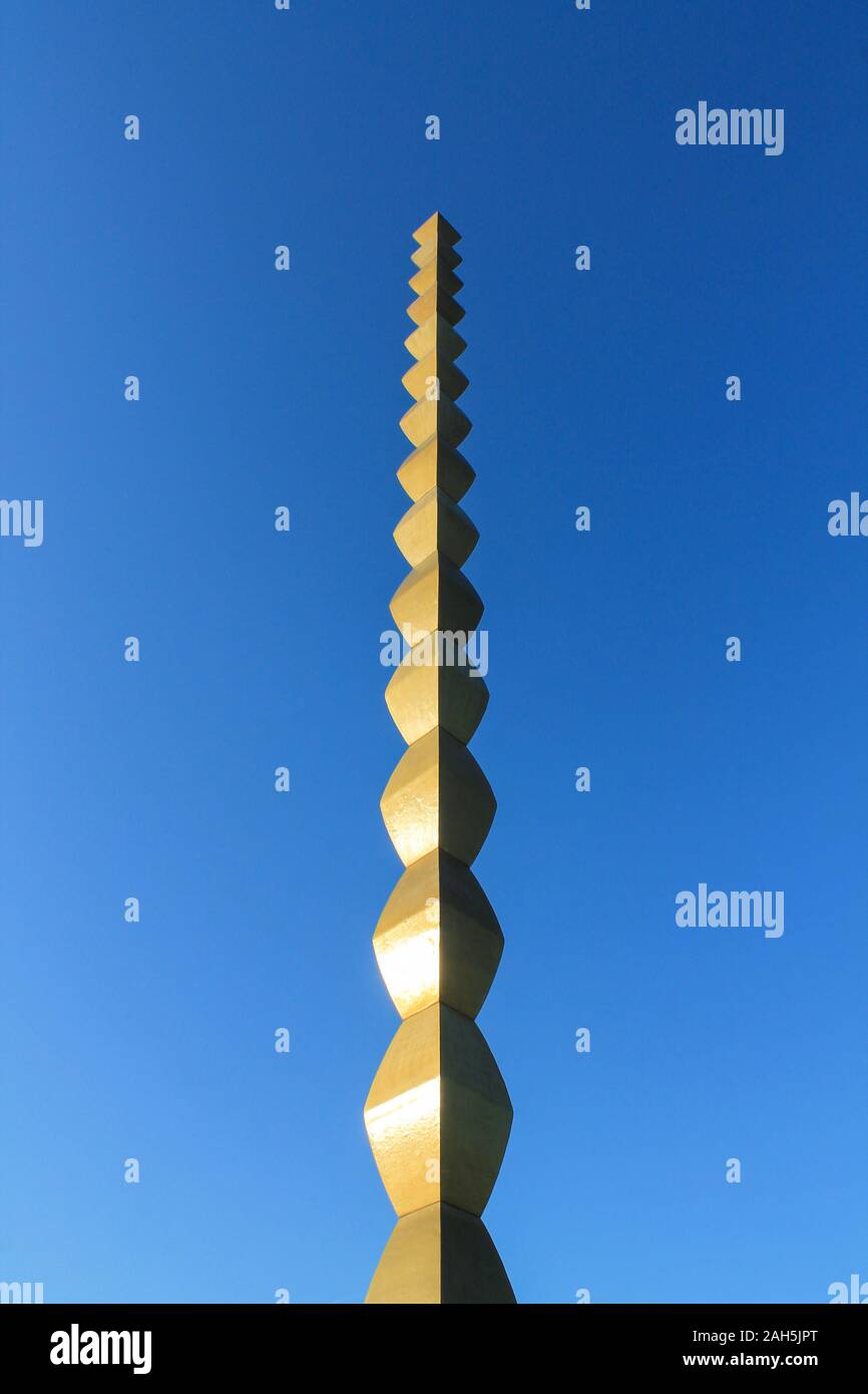 La Colonna Infinita - Coloana Infinitului dall artista rumeno Constantin Brancusi (1876-1957) in Targu Jiu, Gorj, Oltenia, Romania Foto Stock
