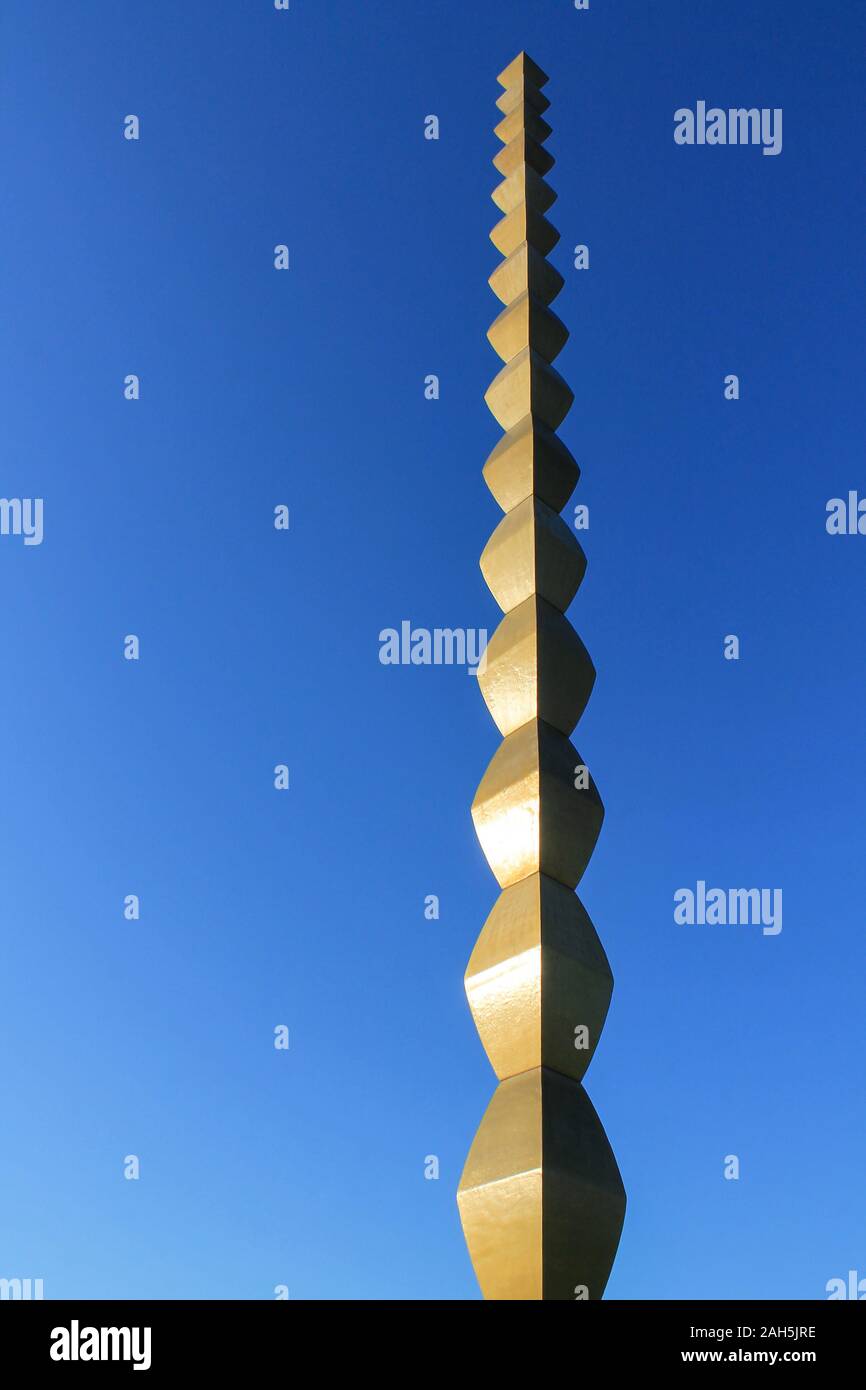 La Colonna Infinita - Coloana Infinitului dall artista rumeno Constantin Brancusi (1876-1957) in Targu Jiu, Gorj, Oltenia, Romania Foto Stock