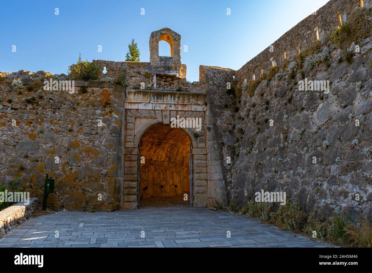 Assos castello ingresso principale, l'isola di Cefalonia Foto Stock