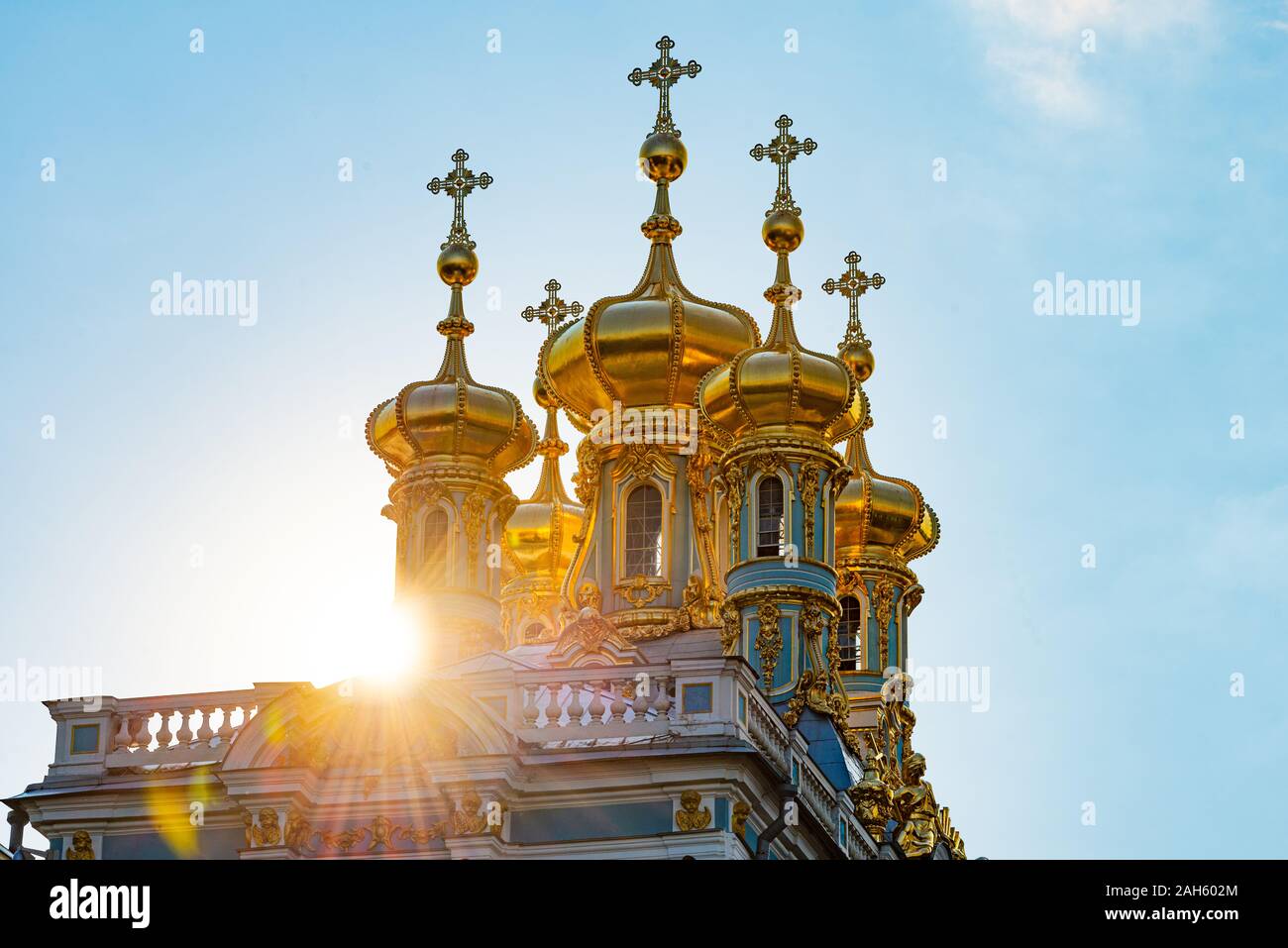 Carskoe Selo palace e chiesa nella città di Puskin, nei pressi di San Pietroburgo, Russia. Architettura e viaggi in Europa Foto Stock