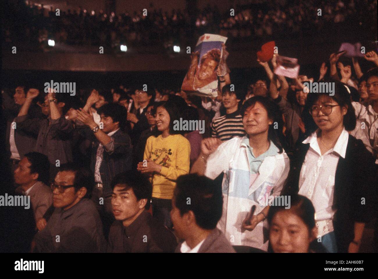 Il cinese Wham! Ventilatori in concerto a Pechino 1985 Foto Stock