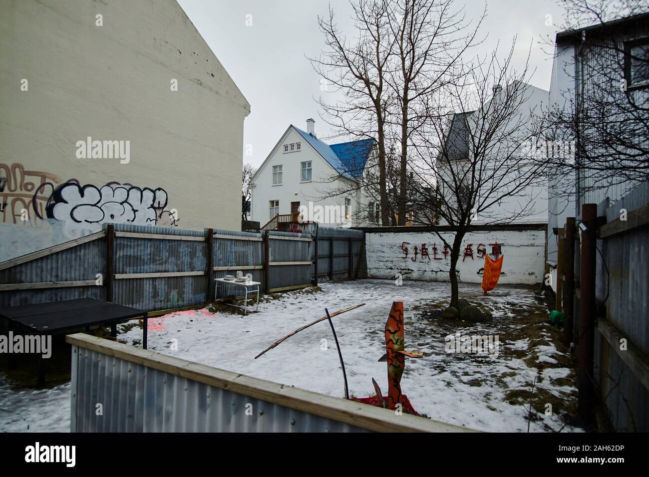 Western Reykjavík ampio angolo di scene di strada nel crepuscolo di inverno Foto Stock