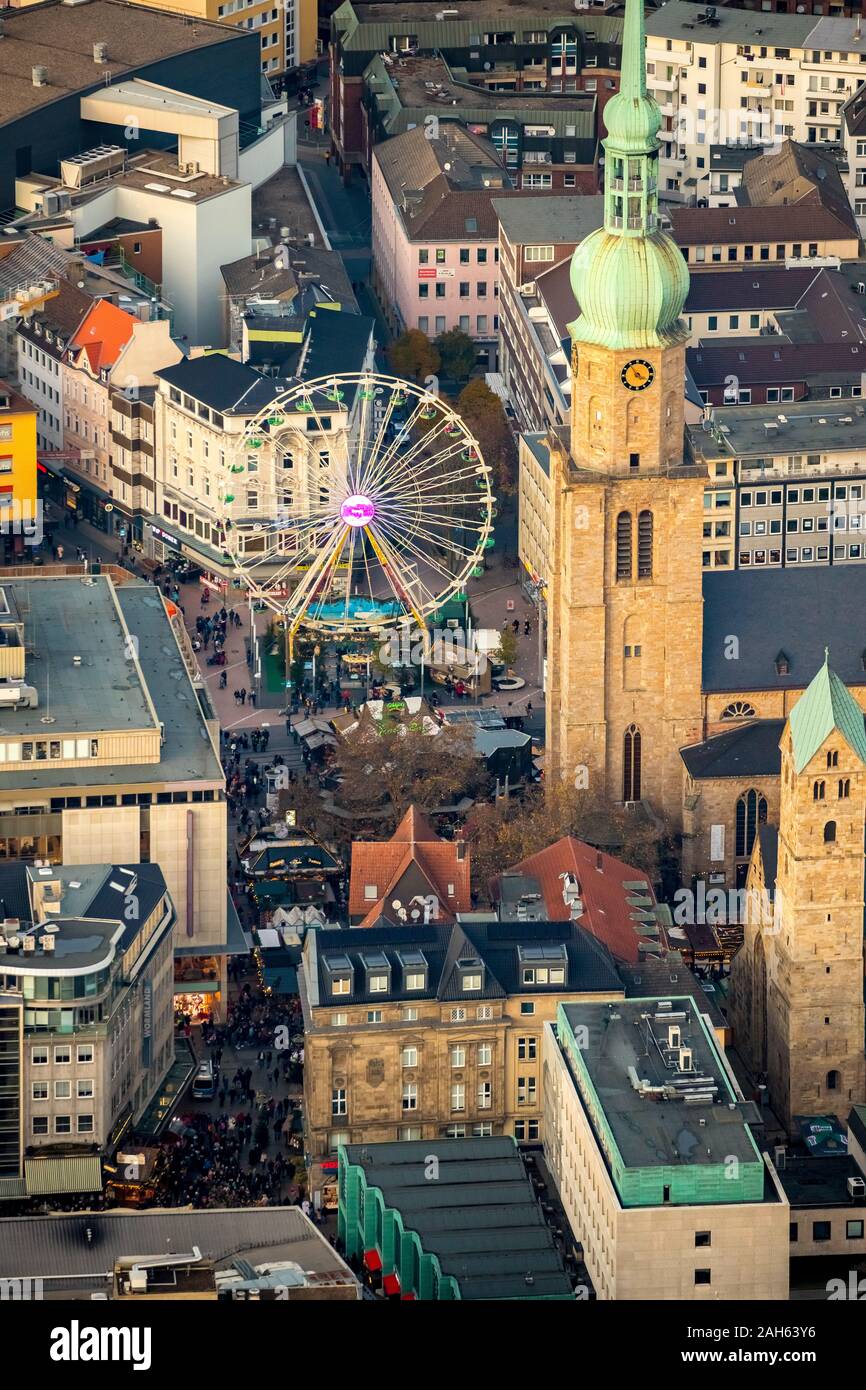 Foto aerea, chiesa cattolica San Reinoldi, ruota panoramica Ferris, mercato di Natale, Dortmund, la zona della Ruhr, Renania settentrionale-Vestfalia, Germania, DE, Europa, uccelli-ey Foto Stock