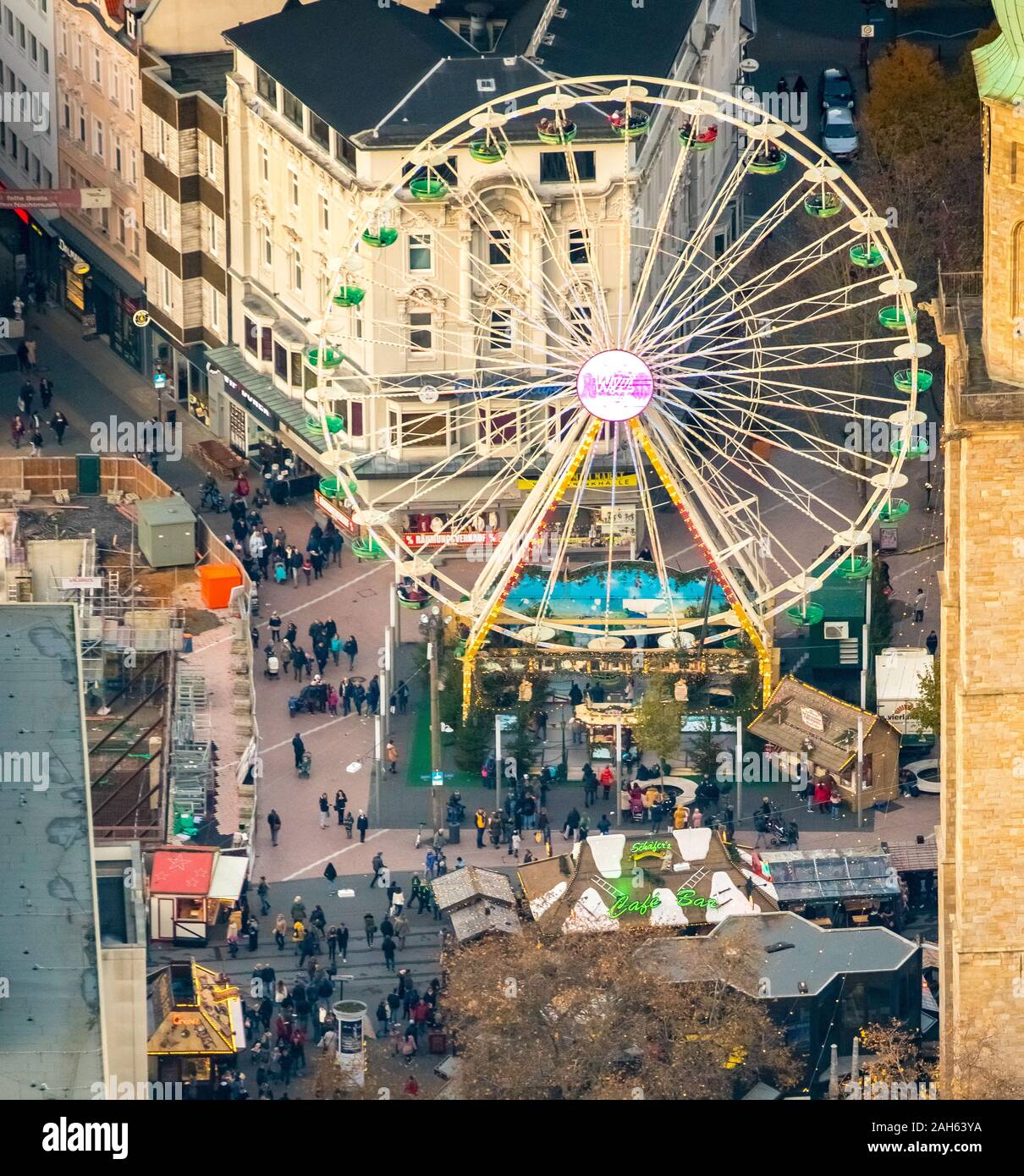Foto aerea, chiesa cattolica San Reinoldi, ruota panoramica Ferris, mercato di Natale, Dortmund, la zona della Ruhr, Renania settentrionale-Vestfalia, Germania, DE, Europa, uccelli-ey Foto Stock