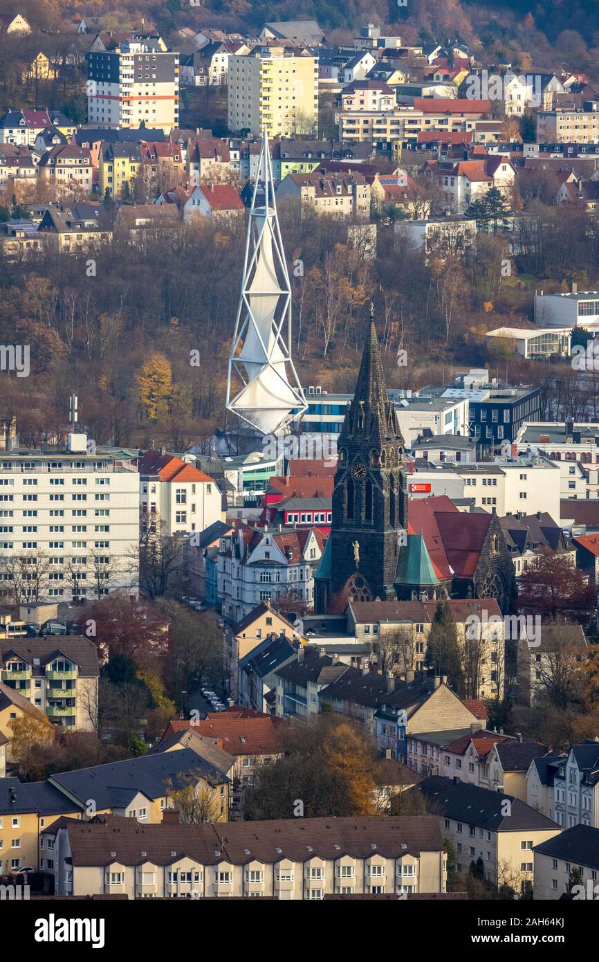 Foto aerea, PHÄNOMENTA Lüdenscheid, Phänomenta-Weg, Evangelische Christuskirche, vista città, Lüdenscheid, Märkischer Kreis, Sauerland, Nord Rhine-We Foto Stock