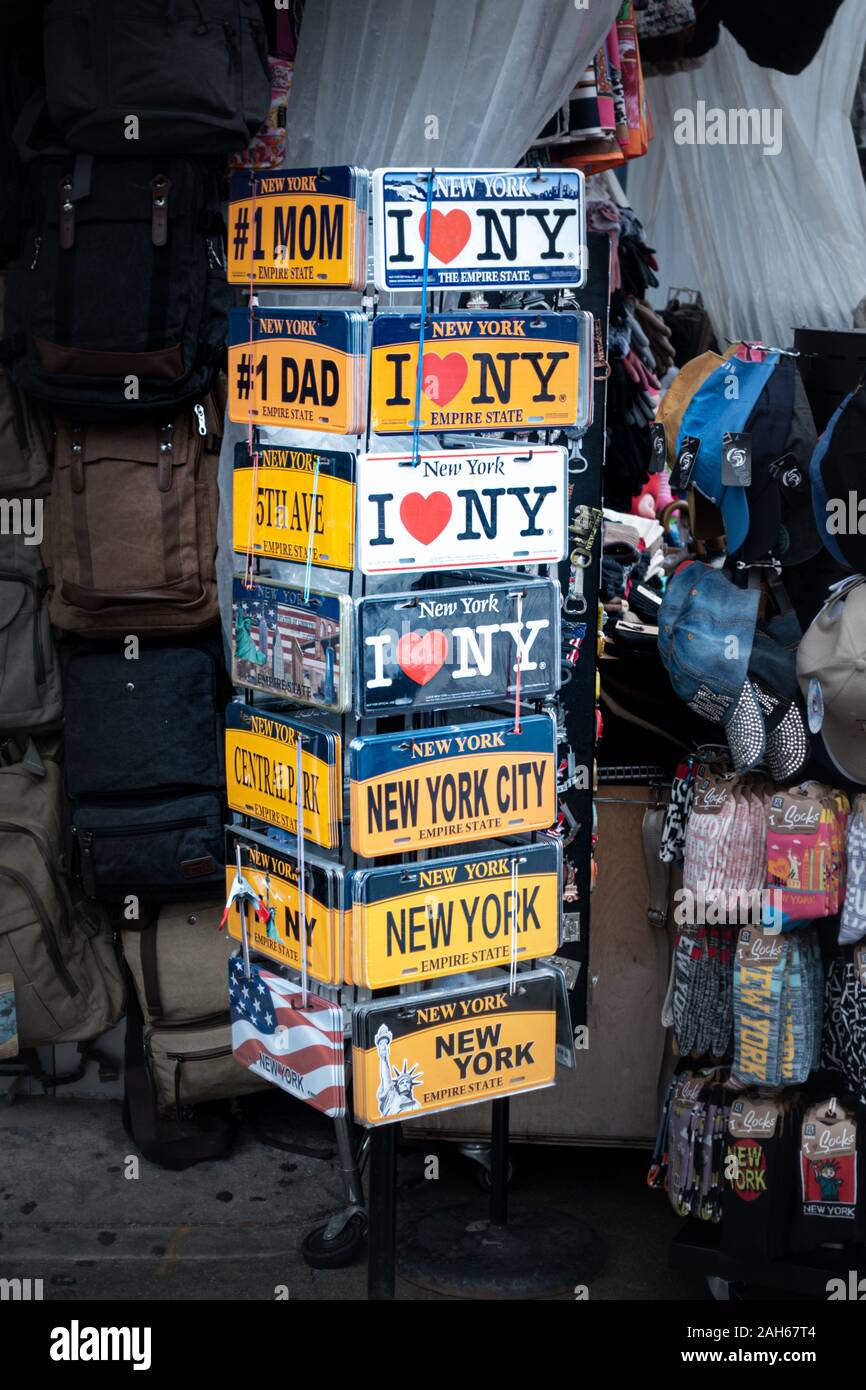 Io amo New York le piastre del veicolo in vendita su Canal Street stand Foto Stock