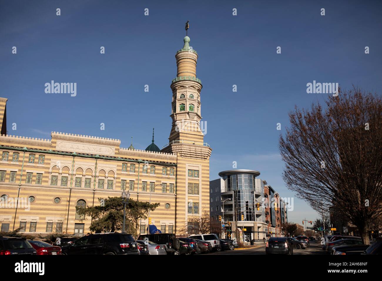 Il Murat Theatre e il Santuario/Tempio nelle strade del New Jersey e del Michigan vicino a Massachusetts Avenue nel centro di Indianapolis, Indiana, Stati Uniti. Foto Stock